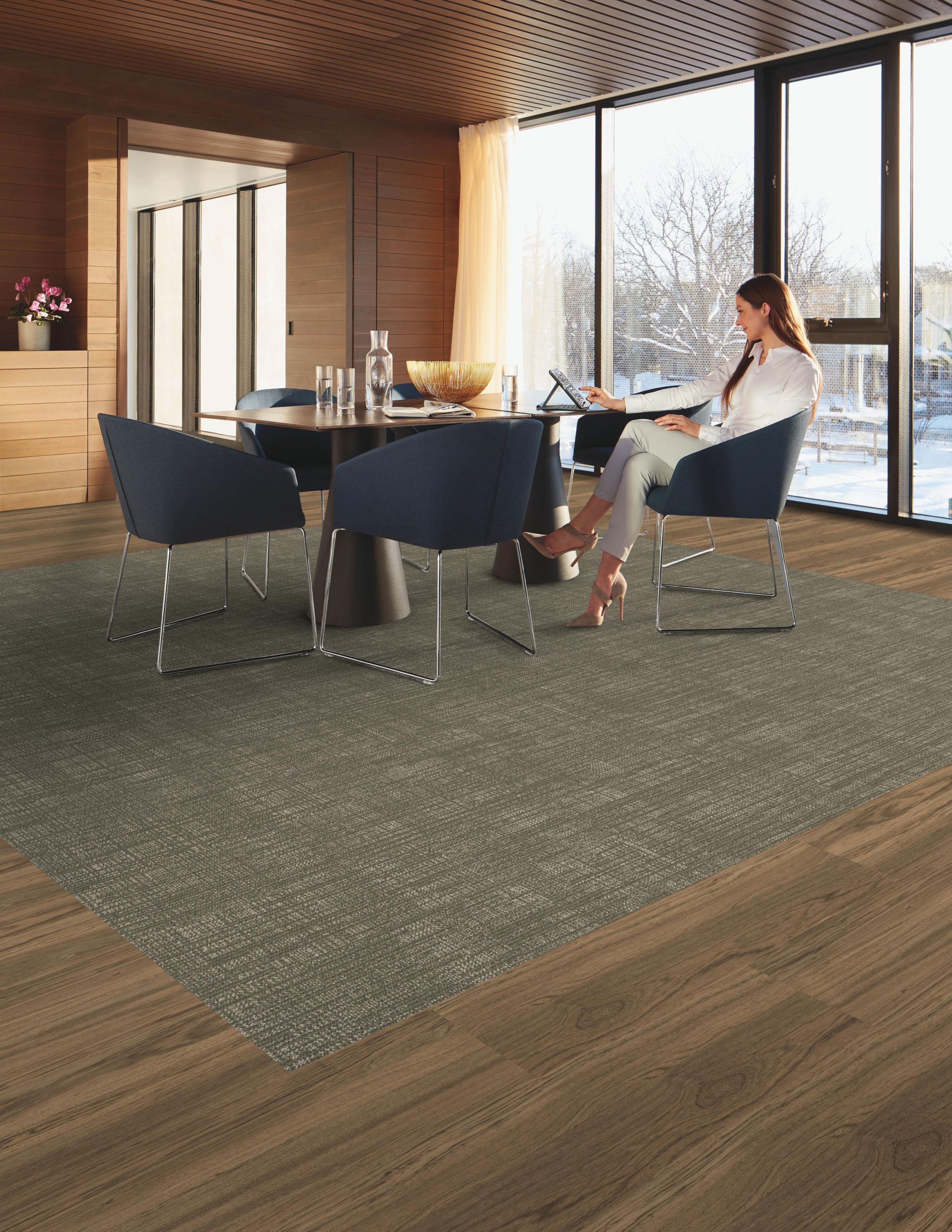 Interface Screen Print plank carpet tile in conference room imagen número 2